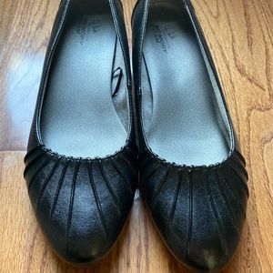Black memory foam Flats